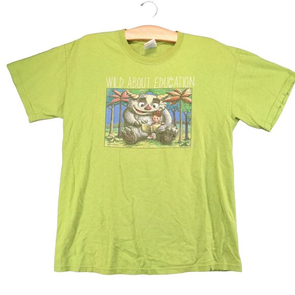 Gildan Wild About Education T-Shirt Mens Medium Short Sleeve Green Indianapolis - Picture 1 of 11